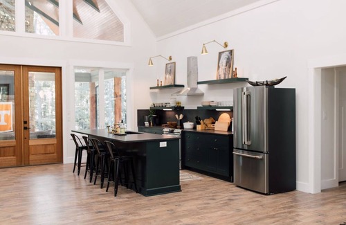 Saint Andrews Maison | Welcome to the Doc Holiday. Located in the Gorgeous Clifftops of Monteagle, TN.