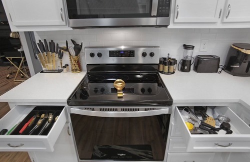Stockbridge Maison | Welcome to the Good Life - with heated hot tub & Wifi and rental cars services