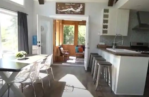 Horton Maison | Welcome to the Hawk's Nest - 4 Season Cottage