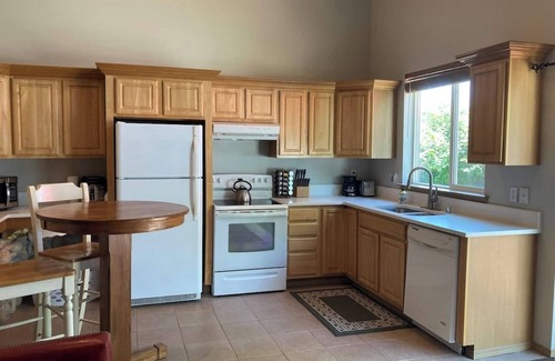 Eatonville Maison | Welcome to the Lakefront Bungalow~35 miles from Mt