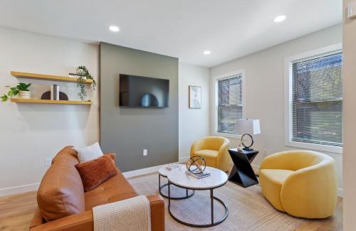 North Philadelphia West Appartement | Welcome to The Lux Collective a Spacious 5-Bedroom House close to Stadiums, Universities, Center City & more!