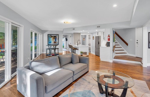 Shark River Hills Maison | Welcome to the Overlook Manor, saltwater pool, spa,2acres of private fenced in.