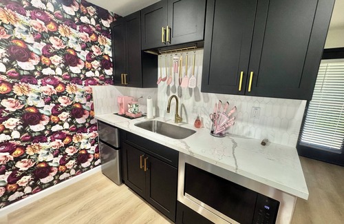 Brenham Appartement | Welcome to The Pink Peony on Market Street in historic downtown Brenham.
