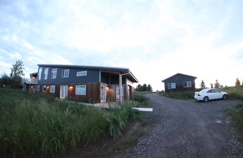Four Corners Appartement | Welcome to the Treehouse, With Beautiful Views of the Bridger Mountain Range.