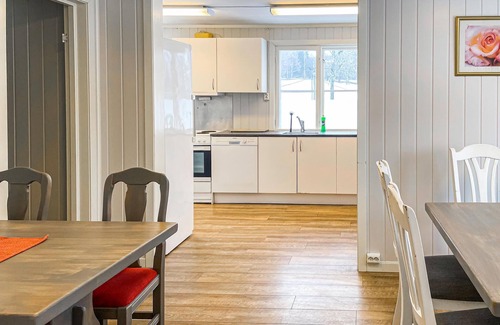 Mesnali Appartement | Welcome to this large house with private rooms and inviting common areas.