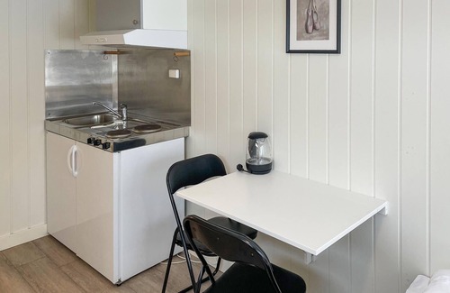 Mesnali Appartement | Welcome to this large house with private rooms and inviting common areas.