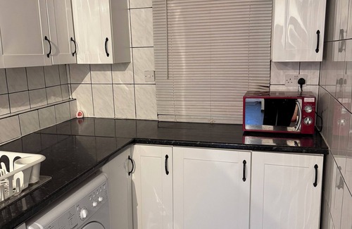 Valence Maison | Welcome to this newly renovated cozy & charming home in Dagenham, East London