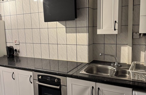 Valence Maison | Welcome to this newly renovated cozy & charming home in Dagenham, East London