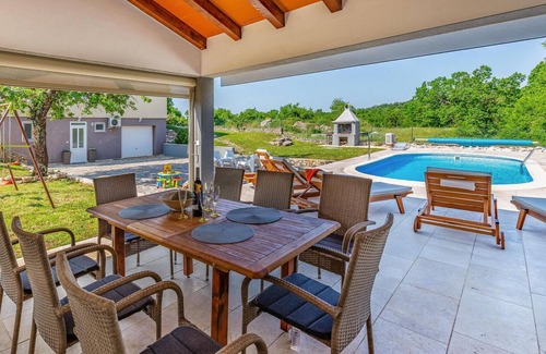 Marceljani Maison | Welcome to this vacation home, which offers its guests a beautiful landscape panorama.