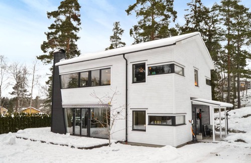 Varmdo Maison | Welcome to this well-equipped house with outdoor whirlpool in the beautiful Stockholm archipelago.