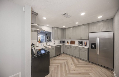 Midland Maison | Welcome to Twin Oaks Oasis