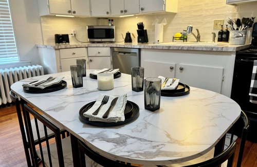 Manchester Appartement | Welcome to Walnut Oasis, a historic apartment home located in the North End!