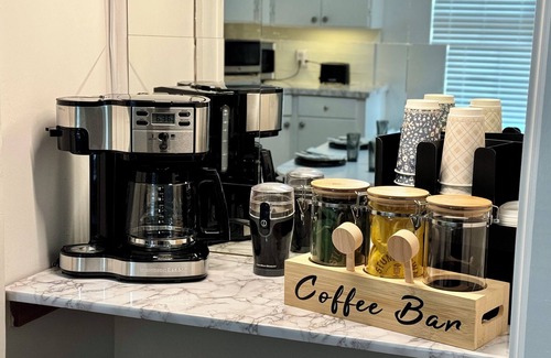 Manchester Appartement | Welcome to Walnut Oasis, a historic apartment home located in the North End!