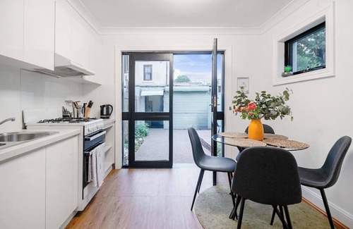 Redfern Maison | Welcome to Waterloo A Well connected Parkside Stay
