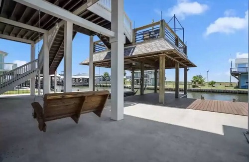 Port Bolivar Cabine | Welcome to your waterfront bliss!