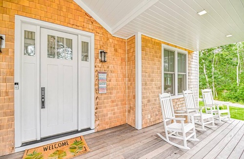 Lagoon Heights Maison | Welcome to your perfect island retreat nestled in a private Oak bluffs Enclave