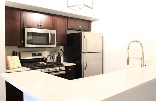 Dry Creek West Copropriété | Welcome to your treehouse oasis in the city!