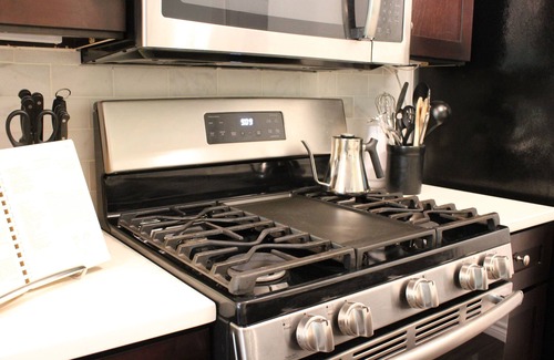 Dry Creek West Copropriété | Welcome to your treehouse oasis in the city!