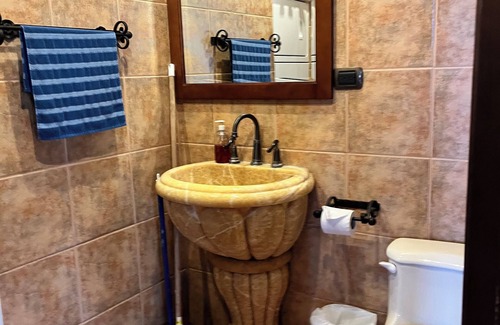 Santa Barbara Maison | Welcoming 2-bedroom house with WiFi on Lake Arenal