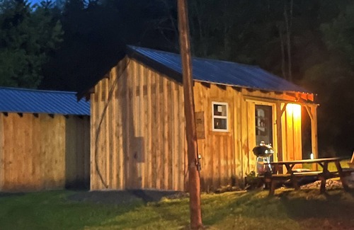 Dushore Cabine | Welcoming 1-bedroom cabin in Dushore at Rocky Valley Campground Cabin 1