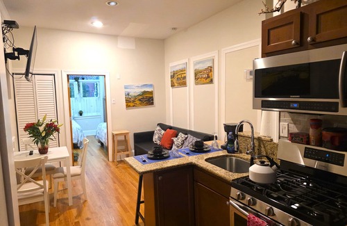 Northwest Appartement | Welcoming 2-BR Apt Great 5 Star Location Sleeps 5 Parking Avail Family-Friendly