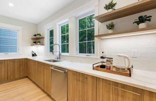 Andover Maison | Welcoming 2025 built: 4-bedroom 3.5-bath modern farm house @ charming Andover