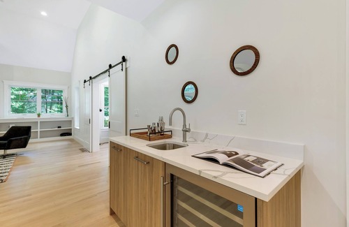 Andover Maison | Welcoming 2025 built: 4-bedroom 3.5-bath modern farm house @ charming Andover