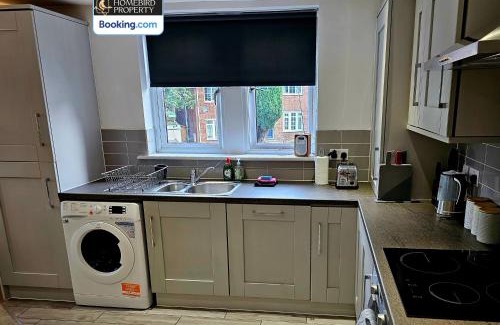 Harrogate Appartement | Welcoming 2Bedroom Apartment By Homebird Property Management Short Lets & Serviced Accommodation Harrogate With Free Parking