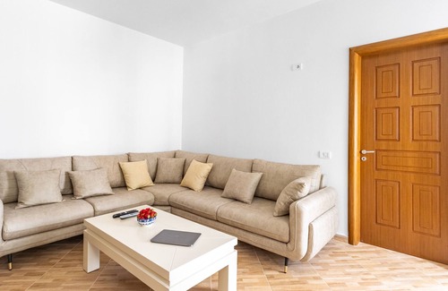 Lezhe Appartement | Welcoming AC one-bedroom with veranda - Dodo et Tartine