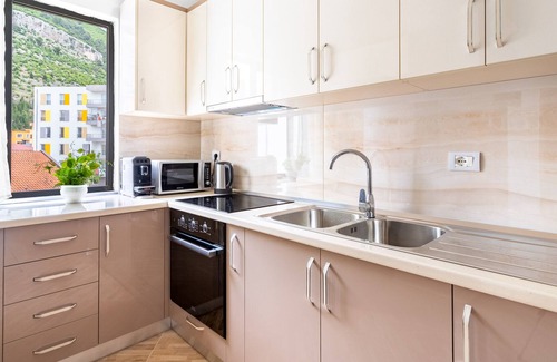 Lezhe Appartement | Welcoming AC one-bedroom with veranda - Dodo et Tartine