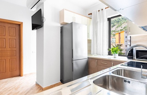 Lezhe Appartement | Welcoming AC one-bedroom with veranda - Dodo et Tartine