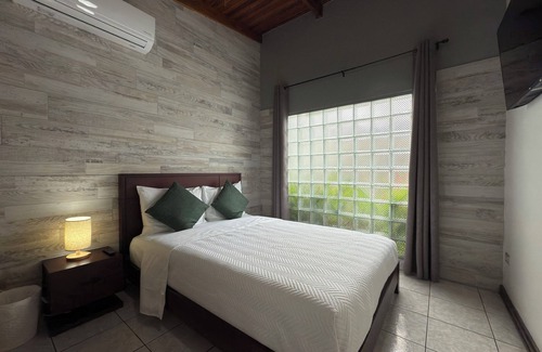 Agonia Lit Et Petit-Déjeuner | Welcoming bed & breakfast with AC in Alajuela, near the airport,15 minutes away.