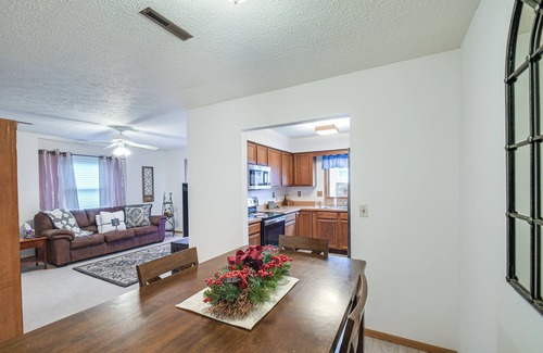 Quad Cities Copropriété | Welcoming Condo in Davenport: Central Location!