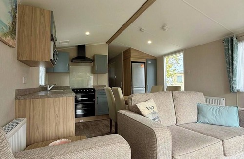 Cross Inn Maison | Welcoming family caravan on large pitch near beautiful New Quay in West Wales