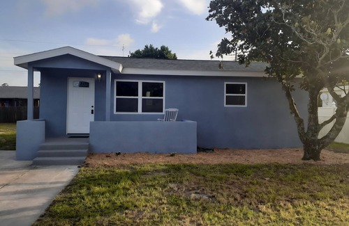 Cocoa Maison | Welcoming home with everything you need in Cocoa - 2 bedrooms