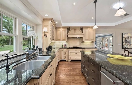 Fair Oaks Maison | Welcoming Mansion Estate with AC, Pool and Backyard in Menlo Park