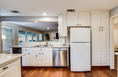 Lake Highlands Maison | Welcoming Neighborhood 4 Bed 3 Bath Single Story