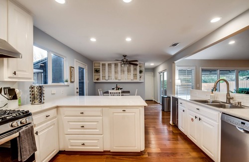 Lake Highlands Maison | Welcoming Neighborhood 4 Bed 3 Bath Single Story