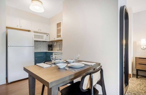 Acres Green Hôtel | Welcoming Solo Retreat with all You Need for a Relaxing Stay