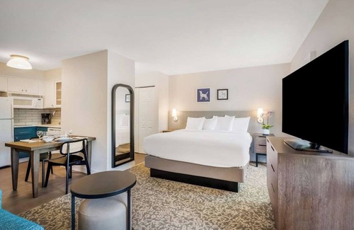 Acres Green Hôtel | Welcoming Solo Retreat with all You Need for a Relaxing Stay