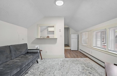 Battle Creek Appartement | Welcoming Studio Apartment Just Steps Away From Historic Downtown Battle Creek