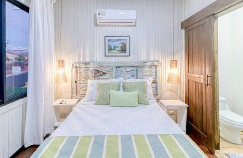 La Cruz Maison | Welcoming suite at Hotel Punta Descartes with fast WiFi & on-site dining