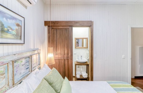 La Cruz Maison | Welcoming suite at Hotel Punta Descartes with fast WiFi & on-site dining