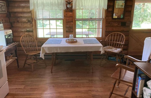 Tunbridge Cabine | Welcoming to this cozy 3-bedroom cabin on 100 acres, in Tunbridge