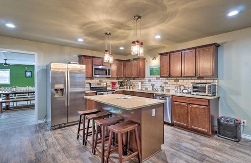 Tow Maison | Welcoming Tow Home about 1 Mi to Lake Buchanan!