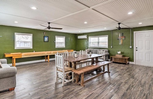 Tow Maison | Welcoming Tow Home about 1 Mi to Lake Buchanan!