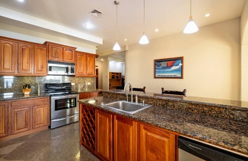 Panama Beach Copropriété | New Listing! Well appointed 3 bedroom Condo with Expansive Ocean Views
