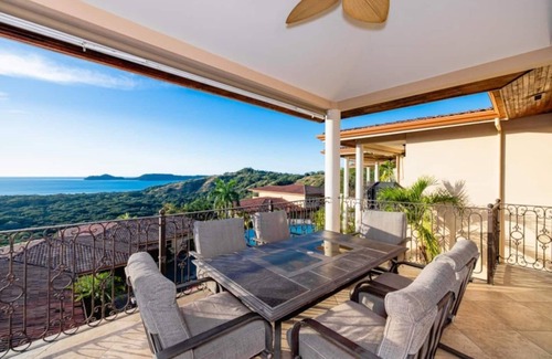 Panama Beach Copropriété | New Listing! Well appointed 3 bedroom Condo with Expansive Ocean Views