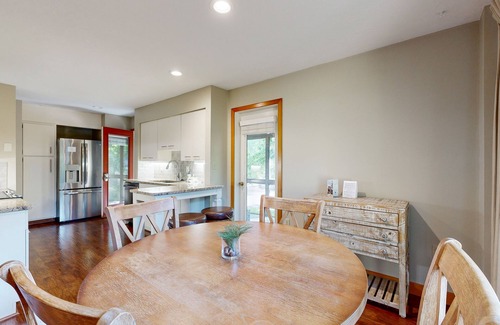 Gilford Copropriété | Well-appointed condo with beach access, pool, tennis court, & washer/dryer