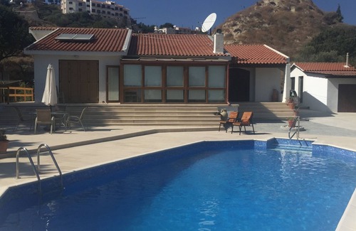Pissouri Villa | Villa bien aménagée avec toutes les installations habituelles attendues pour des vacances d'été